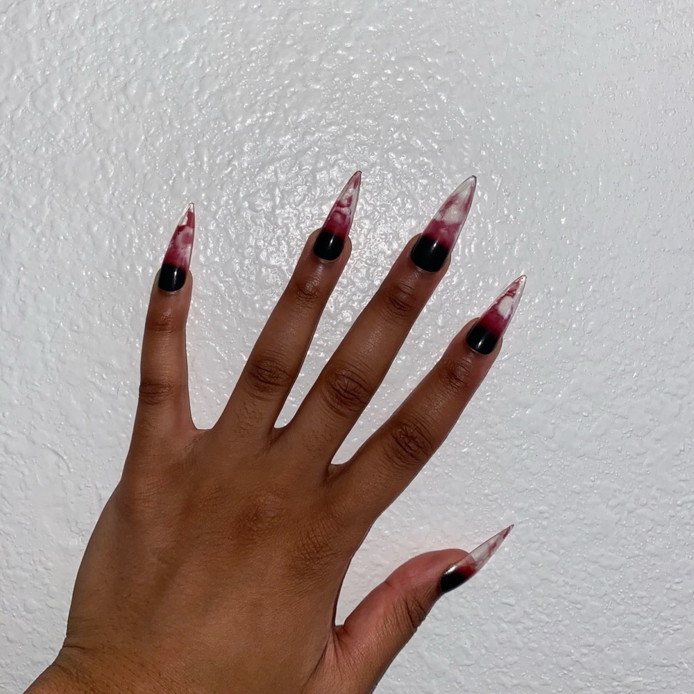 Black and Red Stiletto Nail Set